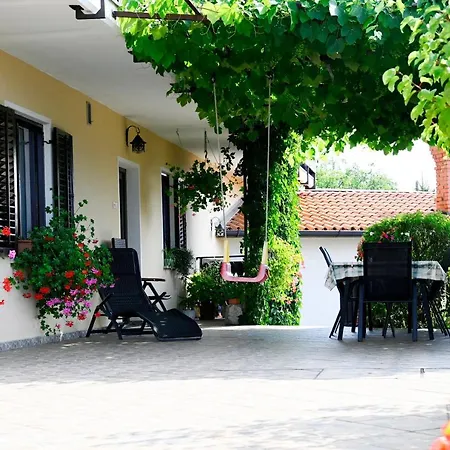 Apartma Cuk Dutovlje Exterior photo